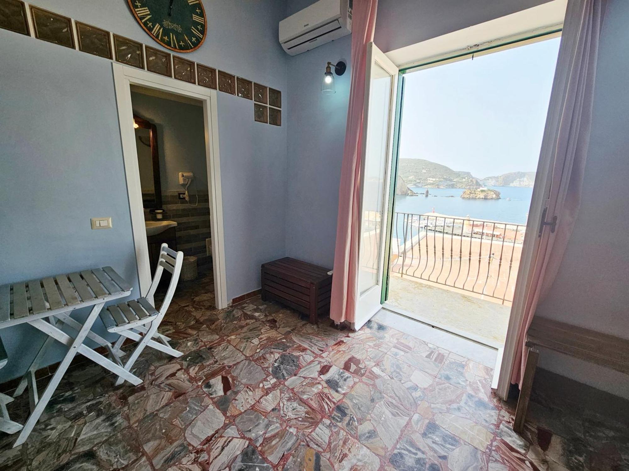 Maridea - Camere Con Vista Al Porto Понца Экстерьер фото
