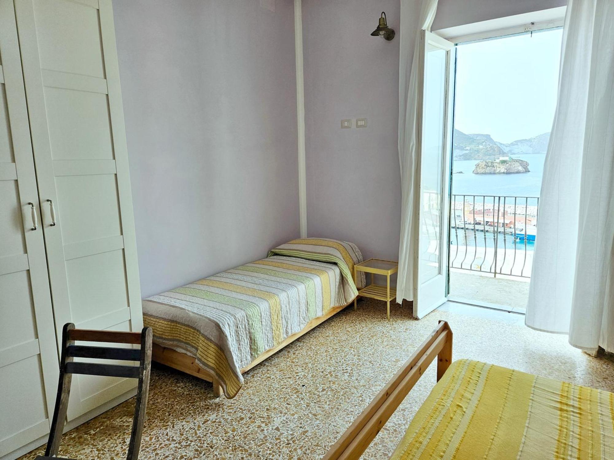 Maridea - Camere Con Vista Al Porto Понца Экстерьер фото